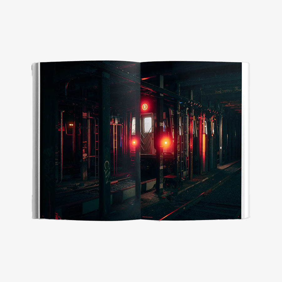 WHITEBOOK 01 - IT´S A CIRCLE (REGULAR EDITION)