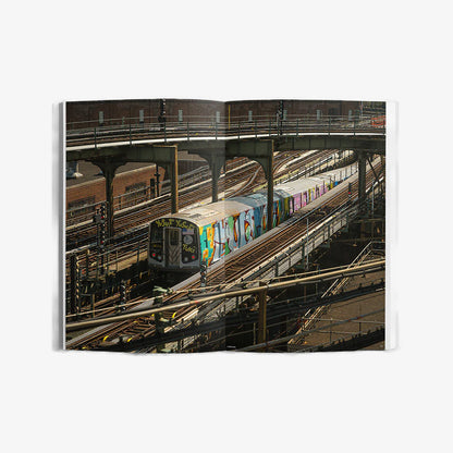 WHITEBOOK 01 - IT´S A CIRCLE (REGULAR EDITION)